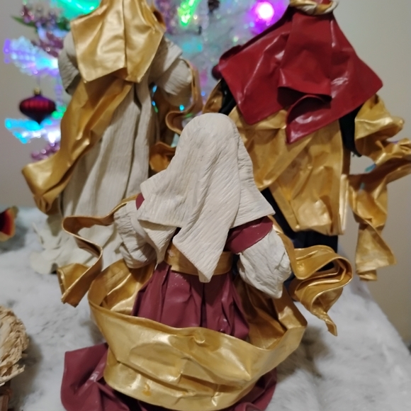 Elegant Nativity Scene Set Handcrafted Fabric Mache - Picture 11 of 17